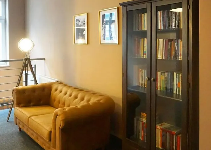 Expolis - Center - 24h Glowny #betterthanyourex 招待所 3*