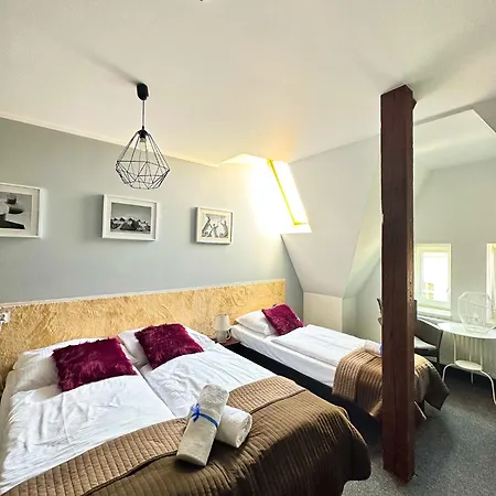 Expolis - Center Mtp Targi - 24h #betterthanyourex 3* بوزنان