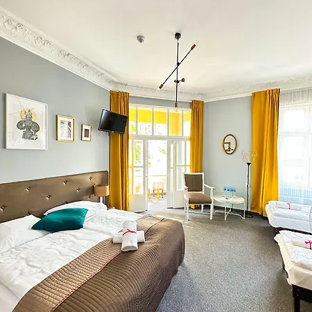 Expolis - Center - 24h Glowny #betterthanyourex Konukevi Poznan